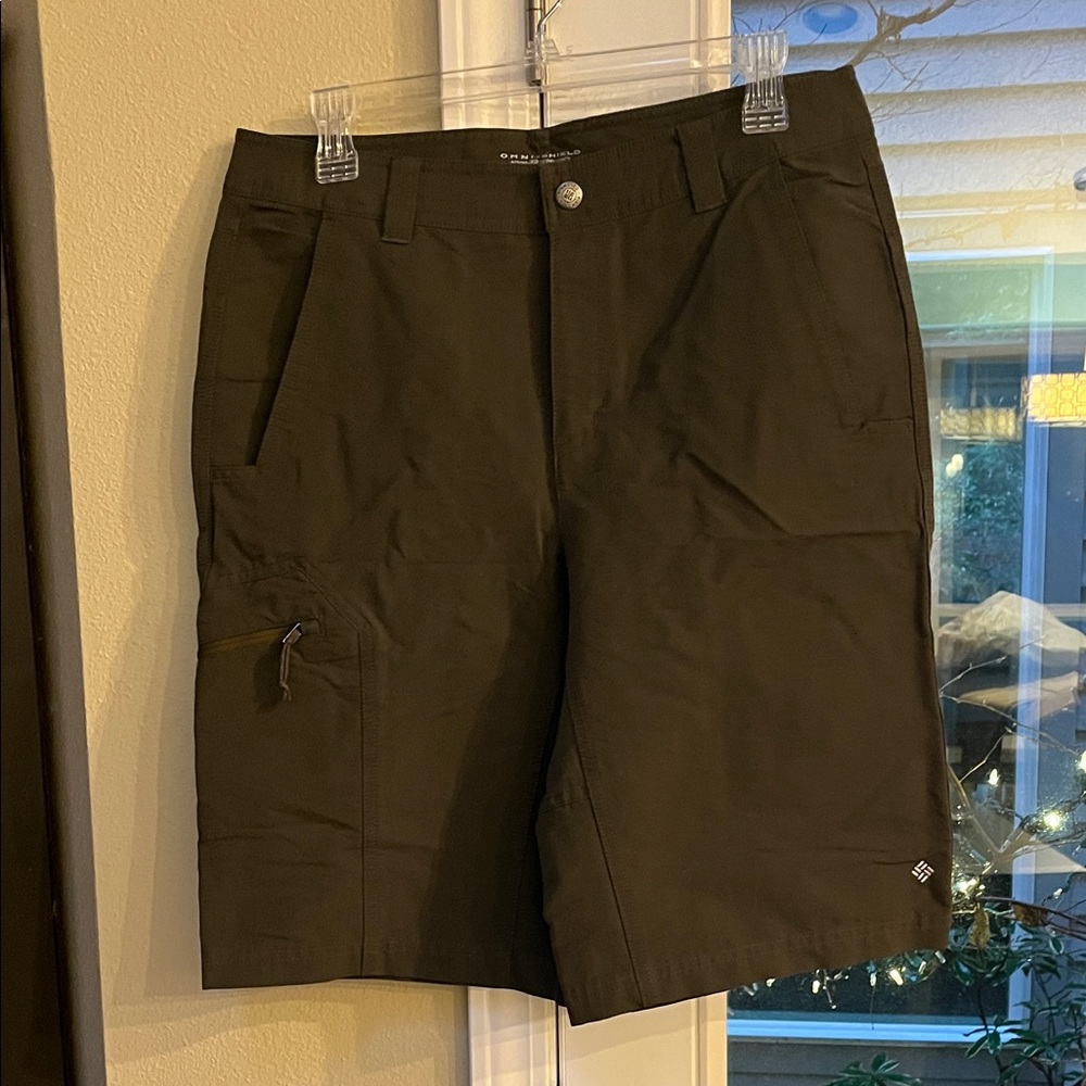 Columbia Men's Dark Olive Waterproof Cargo Shorts